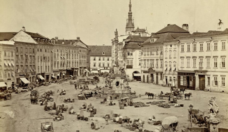 Týdenní trh na Dolním náměstí (1863)