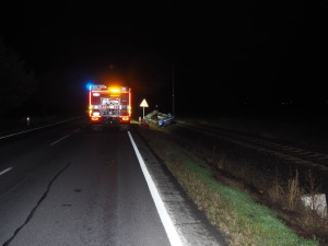 Jednadvacetiletá řidička s téměř dvěma promile skončila nad ránem u Postřelmova na střeše