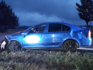 Jednadvacetiletá řidička s téměř dvěma promile skončila nad ránem u Postřelmova na střeše