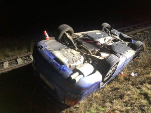 Jednadvacetiletá řidička s téměř dvěma promile skončila nad ránem u Postřelmova na střeše