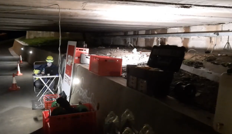 Most v Hodolanech obstál v noční zátěžové zkoušce. Část rušného tahu na Šternberk ale čeká oprava