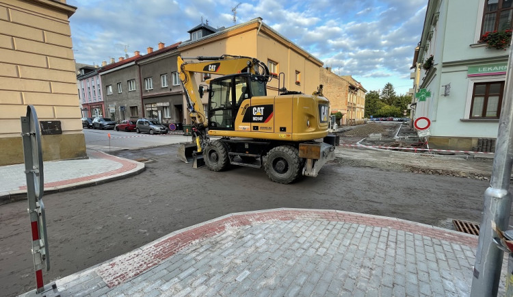 Silničáři dokončují druhou etapu rekonstrukce na Národní ulici v Trutnově