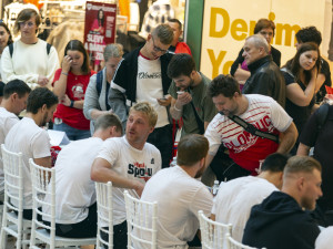 Hokejoví Kohouti rozdávali podpisy v Šantovce. V sezoně chtějí rozložit síly mezi všechny formace