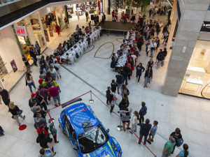 Hokejoví Kohouti rozdávali podpisy v Šantovce. V sezoně chtějí rozložit síly mezi všechny formace