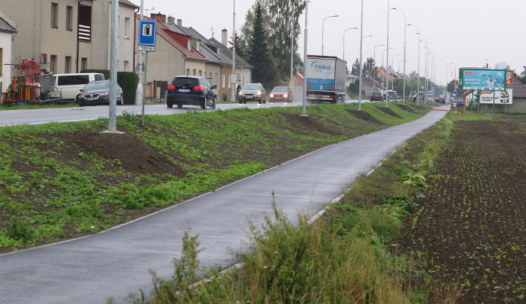 Kolem rušného tahu projedou cyklisté bezpečněji. Olomouc otevírá důležitý úsek cyklostezky