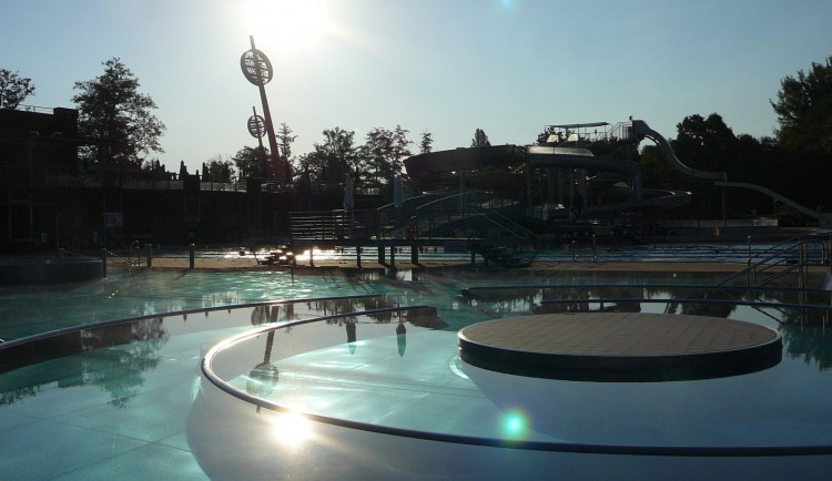 Koupání na hradecké Flošně už je pasé, letní sezóna skončila