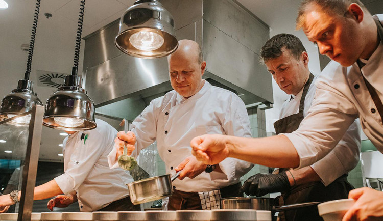 Netradiční kachna i speciality z Grandhotelu Pupp. Roman Paulus chystá sérií degustační večerů