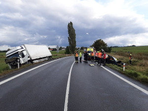Frekventovaný tah za Mohelnicí zavřela vážná nehoda, pro řidičku letěl vrtulník