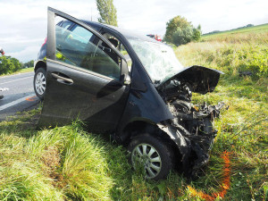 Frekventovaný tah za Mohelnicí zavřela vážná nehoda, pro řidičku letěl vrtulník