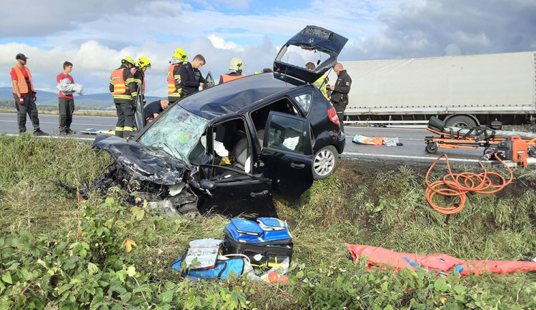 Frekventovaný tah za Mohelnicí zavřela vážná nehoda, pro řidičku letěl vrtulník