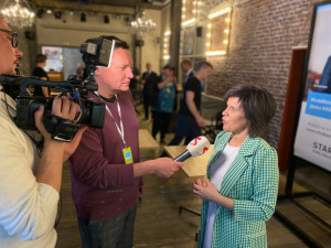 Nesmíme čekat, až lidé přijdou před radnici zadlužení a vymrzlí, říká Hanáčková