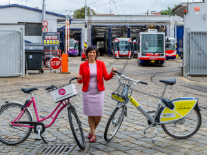 Nesmíme čekat, až lidé přijdou před radnici zadlužení a vymrzlí, říká Hanáčková