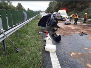 Na dálnici u Mohelnice se auto převrátilo na střechu. Směr na Olomouc stojí