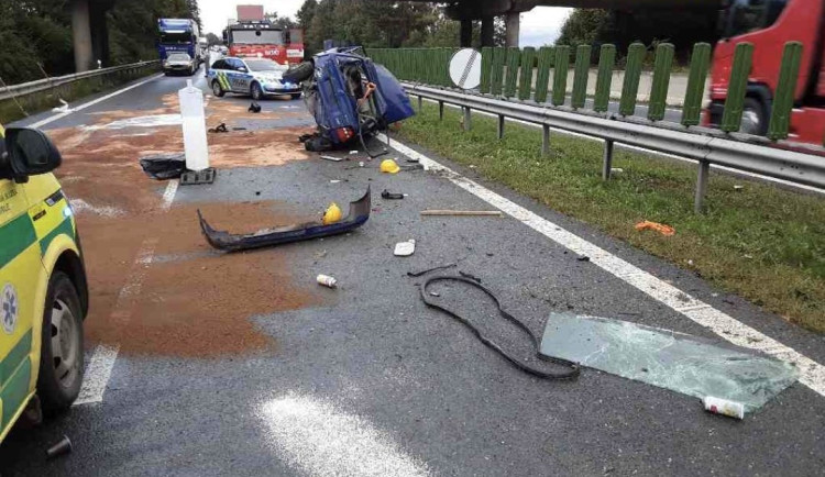 Na dálnici u Mohelnice se auto převrátilo na střechu. Směr na Olomouc stojí