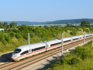 Obyvatelé Drahotuš nechtějí vysokorychlostní železnici za humny. Požadují změnu trasy