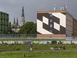 Nový mural v areálu vysokoškolských kolejí nedaleko Envelopy