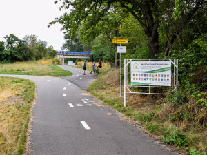 Důležitou cyklostezku z Olomouce do Šternberka čekají opravy. Potrvají až do léta
