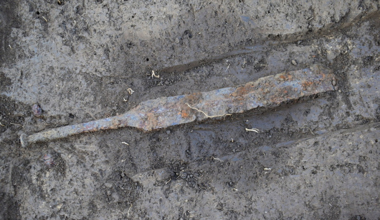 U Němčic nad Hanou archeologové objevili zabité meče. Šlo o keltský rituál po smrti bojovníka