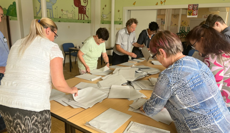 VOLBY 2022: Nejrychleji měli sečtené hlasy v okrsku v Moravském Berouně. ANO vítězství ztratilo