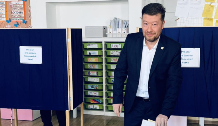 VOLBY 2022: Odvoleno, radoval se Okamura. Omylem dal hlas TOP 09