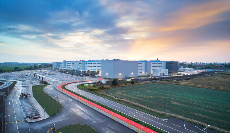 Stavba distribučního centra Amazonu u Kojetína je u konce. Přišlo na pět miliard