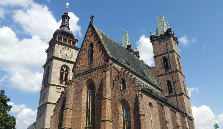 Jazykovka v Hradci slaví kulatiny, oslavy začnou v katedrále