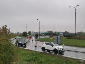 Asfaltování kruháče u Globusu zacpalo příjezd do Olomouce. Motoristé si počkají na trase od Mohelnice