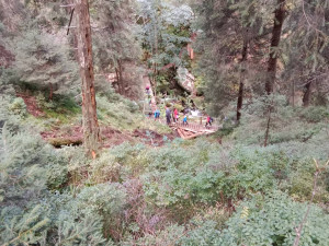 Opravy lávek v údolí Bílé Opavy v Jeseníkách komplikují turisté, kteří nerespektují zákaz vstupu