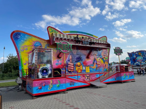 Největší olomoucká pouť se po roce vrací před Šantovku! Milovníky zábavy čekají adrenalinové atrakce