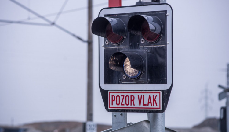 U Zábřehu se na přejezdu srazila dodávka s vlakem, dvaašedesátiletý řidič na místě zemřel