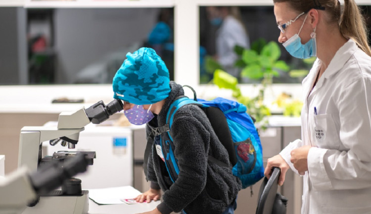 Malí vědátoři pozor! Noc vědců v Hradci Králové je tady.