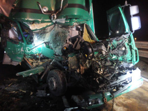 Za hrozivou havárií dvou kamionů na dálnici u Prostějova mohl mikrospánek jednoho z řidičů