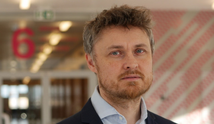 Na mé odvolání rektor nemá kompetence, brání se děkan. Jedním z důvodů je úklid na záchodcích