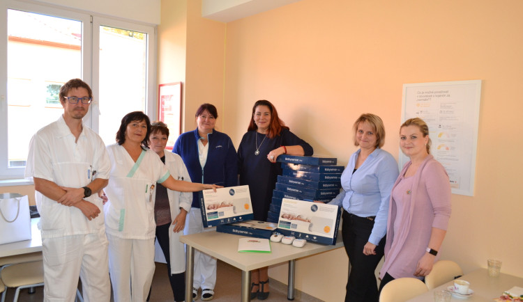 Nové monitory dechu ve šternberské nemocnici. Rodiče si je mohou půjčit i domů