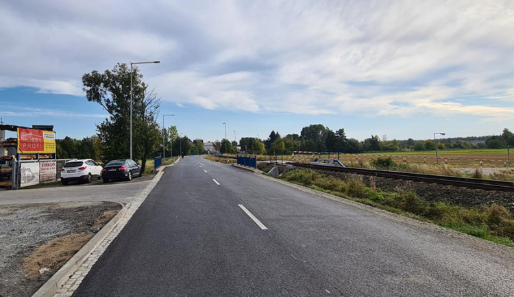 V sousedství průtahu Litovlí má vzniknout nová stezka pro cyklisty a pěší