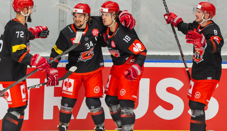 Hradečtí Lvi vyškolili berlínské medvědy a jdou do play off z prvního místa