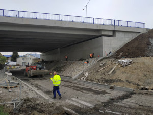 Konec kolon u Prostějova. Silničáři dokončili opravy sjezdu z dálnice a pro letošek i estakády