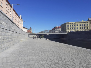 Olomoucká náplavka se otevřela k procházkám. Přestavba za tři čtvrtě miliardy má skončit v listopadu
