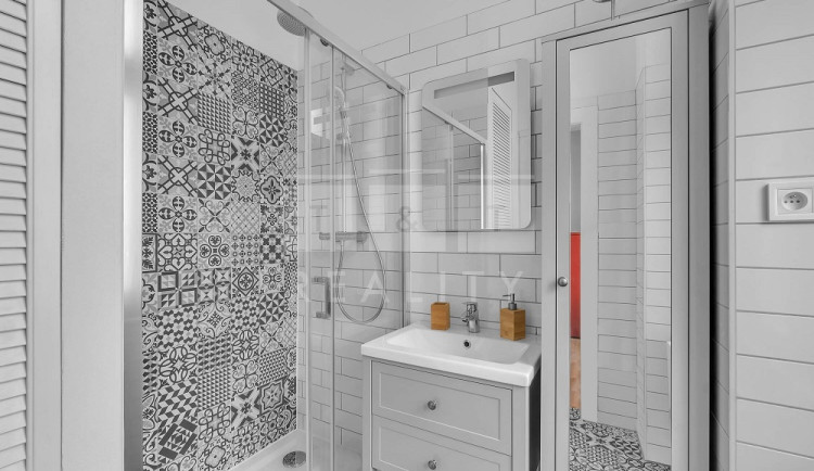 Realitní trh se zastavil, v Hradci se prodávají hlavně menší byty na investici