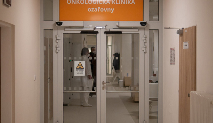 V boji s rakovinou věřte odborníkům, apeluje olomoucká onkologie. Připravila průvodce diagnózami