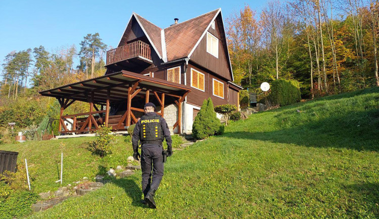 Se zazimováním chalup roste riziko vloupání. Zloděj na Šumpersku odnesl i atrapy kamer