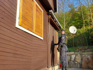 Se zazimováním chalup roste riziko vloupání. Zloděj na Šumpersku odnesl i atrapy kamer