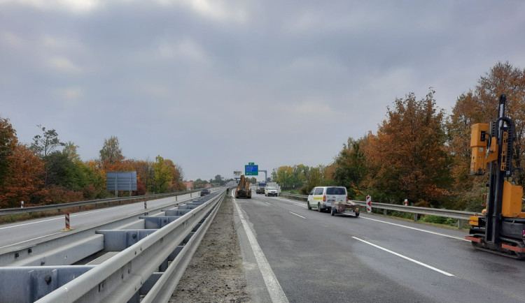 Cesta z Olomouce na Brno bez omezení. Dělníci opravili sjezd u Drysic