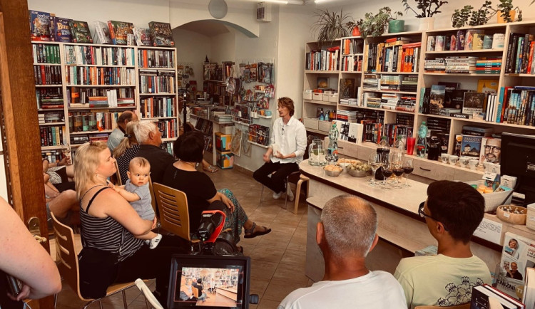 Snazší cesta ke krásné literatuře. Olomoucký nakladatel chce lidem zpřístupnit hodnotná díla