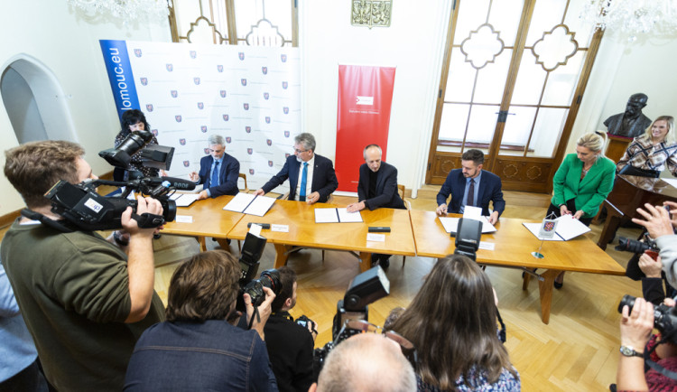 Podpis koaliční smlouvy na olomoucké radnici