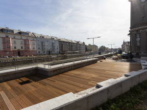 FOTOGALERIE: Olomoucká náplavka je po kolaudaci otevřená. Stavba u Moravy ještě pokračuje