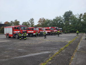 Stovky hasičů a stříkačky Triton a Titan: Vojenský újezd u Prostějova hostil speciální cvičení