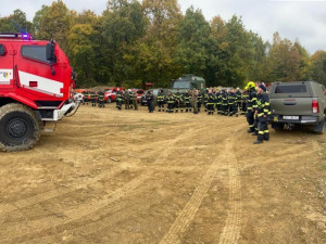 Stovky hasičů a stříkačky Triton a Titan: Vojenský újezd u Prostějova hostil speciální cvičení