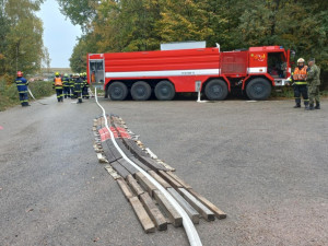 Stovky hasičů a stříkačky Triton a Titan: Vojenský újezd u Prostějova hostil speciální cvičení