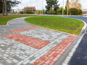 Nový kruhový objezd v Určicích nahradí nepřehlednou křižovatku. Průjezd bude plynulejší